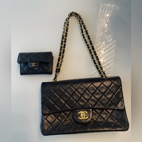 Chanel Medium Black Leather Flap Bag Gold Hardware - Picture 1 of 14
